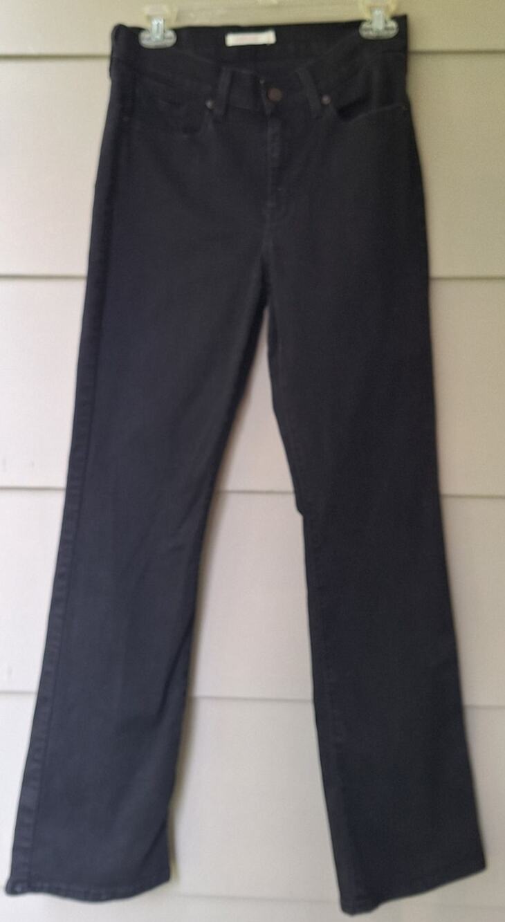 Levi's Women Classic Bootcut Black Jeans Size 6 (28)x 30.5" Cotton blend Stretch